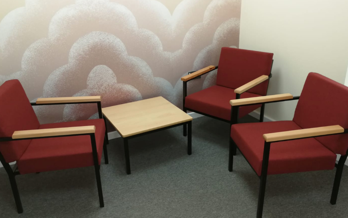 small meeting room loughborough ideal for counselling and private discrete one to one meetings